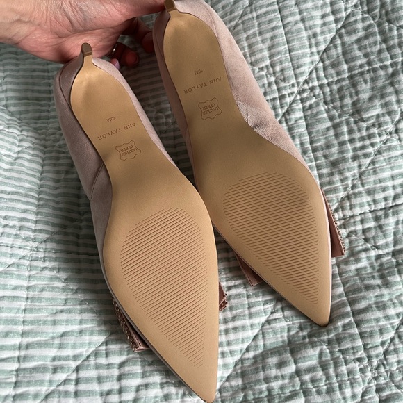 Ann Taylor Light Pink Suede Kitten Heels Sparkle Bow 10M - Picture 2 of 5